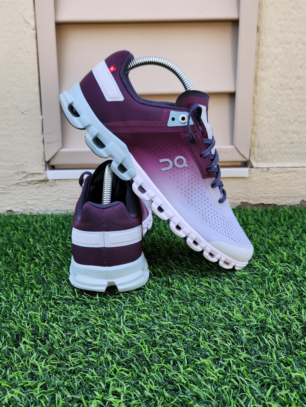 On Running Cloud Women's Size 9.5 Running Shoes - Purple/White